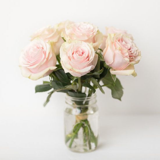 сортовые розы в местной флористической студии в Пензе