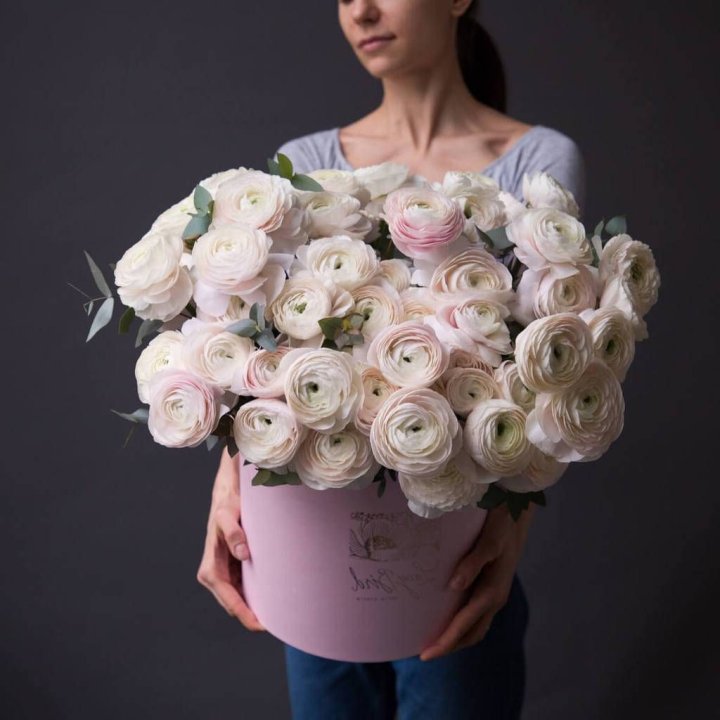 Бокс с ранункулюсами в Пензе