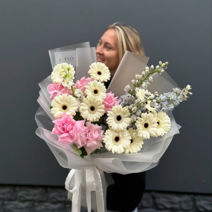 Букет роз и гербер в Пензе