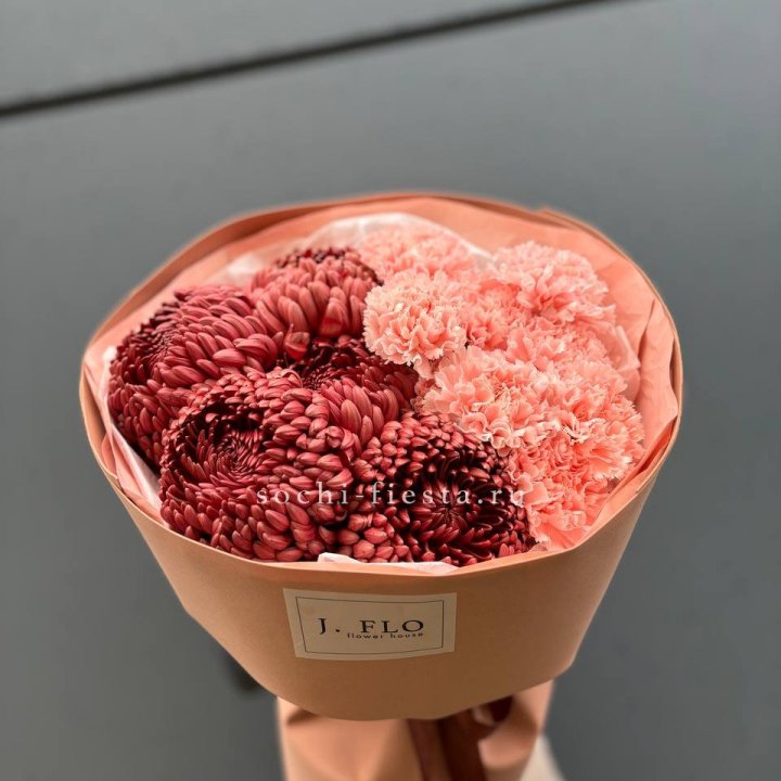 Букет хризантем и диантусов  в Пензе