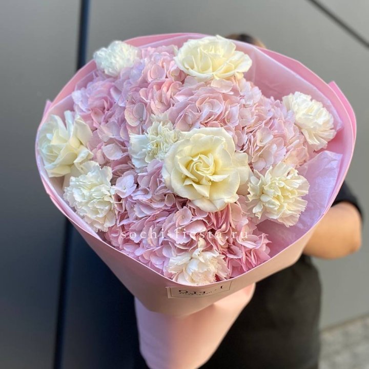  Букет гортензий и роз  в Пензе