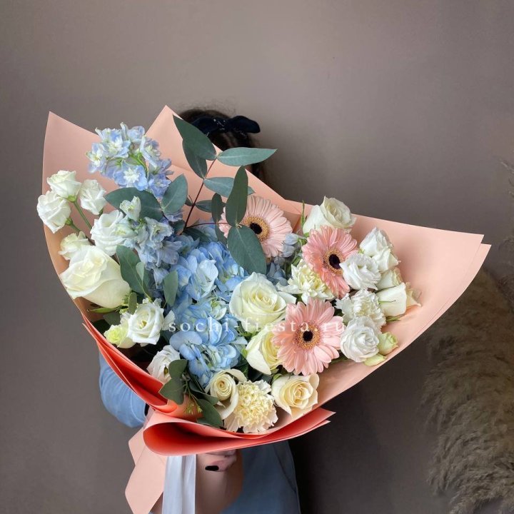  Букет гортензии и роз "Валенсия" в Пензе