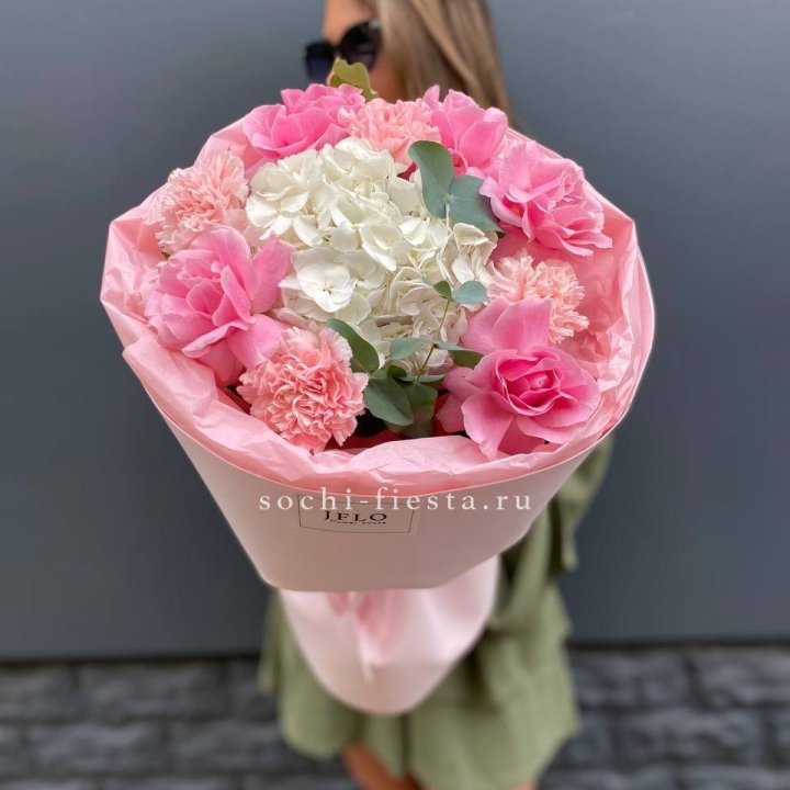  Букет роз и гортензии "Навола" в Пензе
