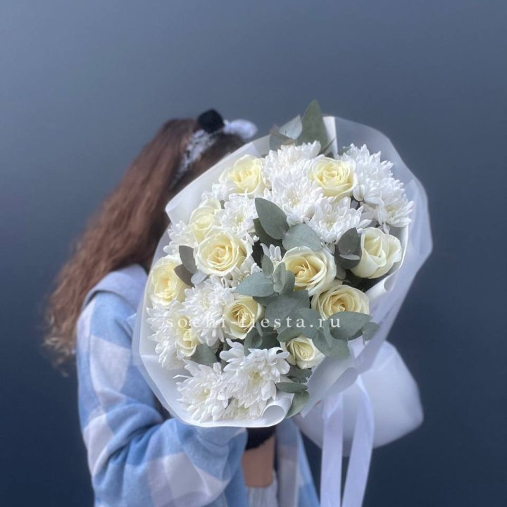  Букет белых роз с хризантемой  в Пензе