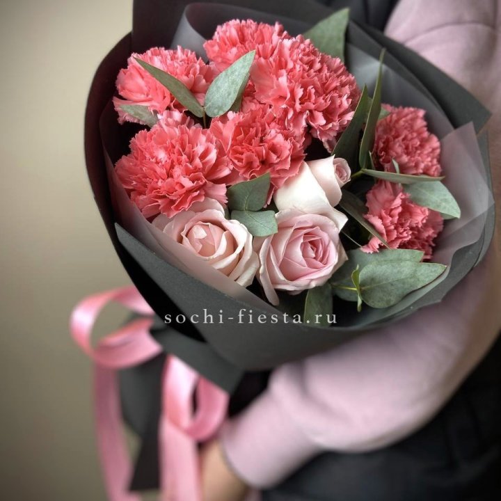 Букет из роз и диантусов "Пенелопа" в Пензе