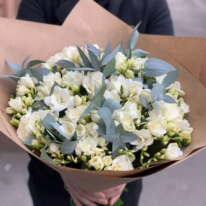 51 фрезия с эвкалиптом в Пензе