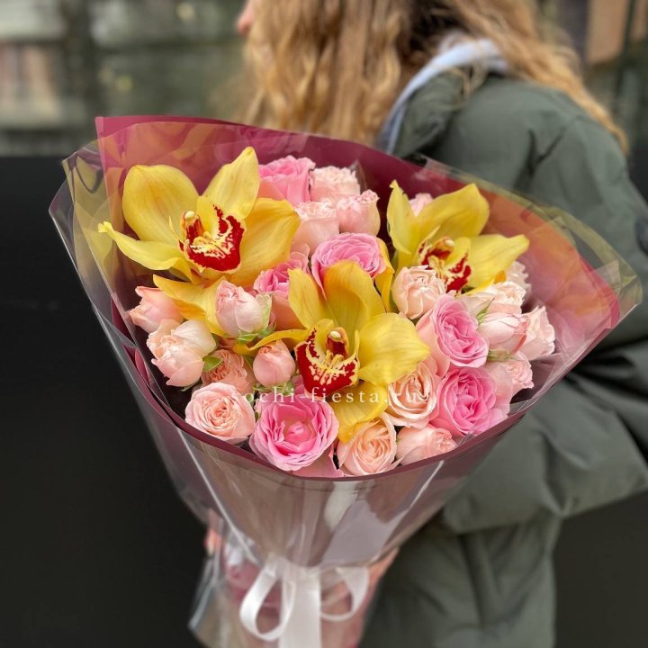  Букет орхидей и роз Есенья в Пензе