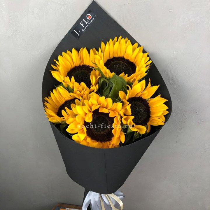 Букет из 5  подсолнухов в Пензе