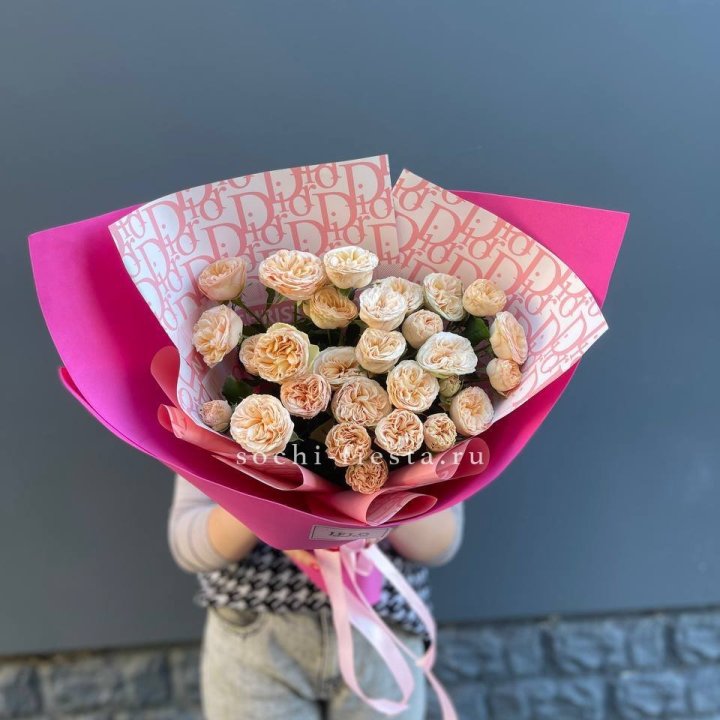 9 пионовидных роз в Пензе