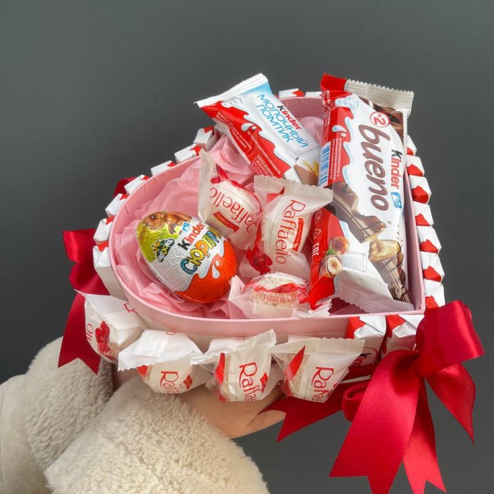 Бокс киндерами и раффаэлло в Пензе