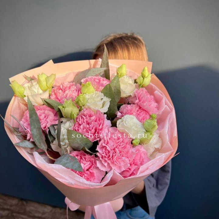 Букет гвоздик и  эустом "Сири" в Пензе