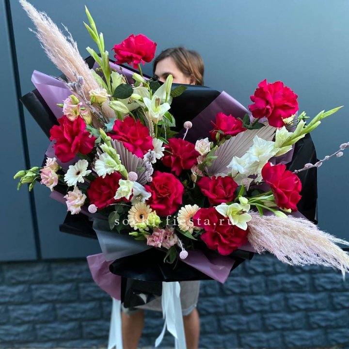 Дизайнерский букет Ред в Пензе
