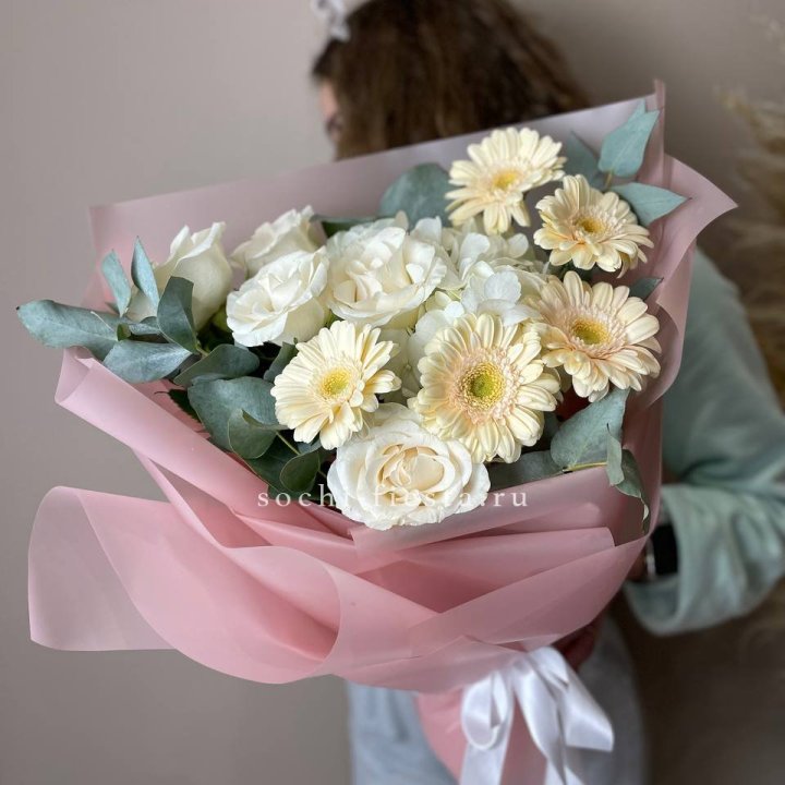 Букет роз, гортензии, гербер  в Пензе