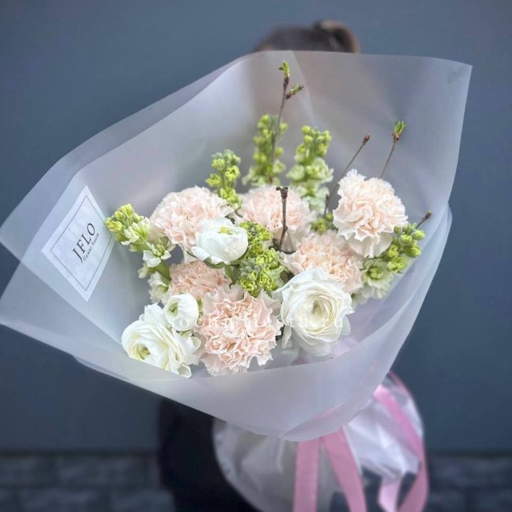 Букет маттиолы и ранункулюсов  в Пензе