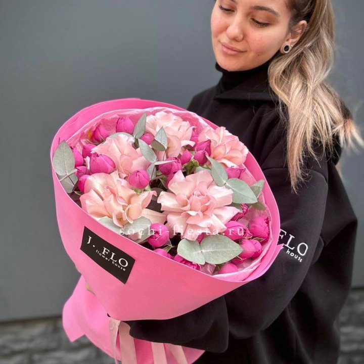 Букет французских и пионовидных роз "Ламиносо" в Пензе