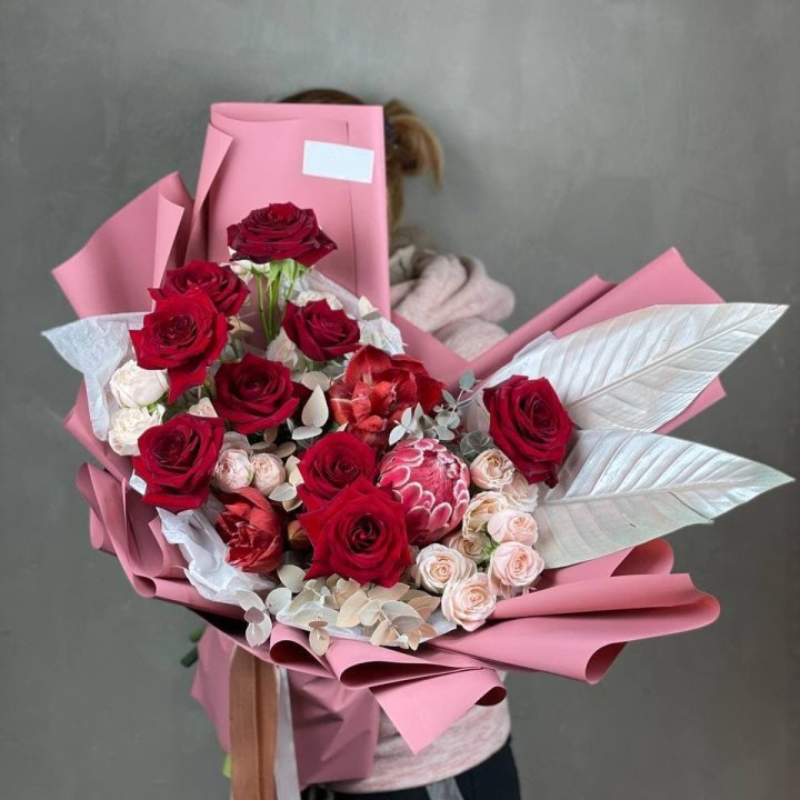 Дизайнерский букет "Ред Вильвет" в Пензе