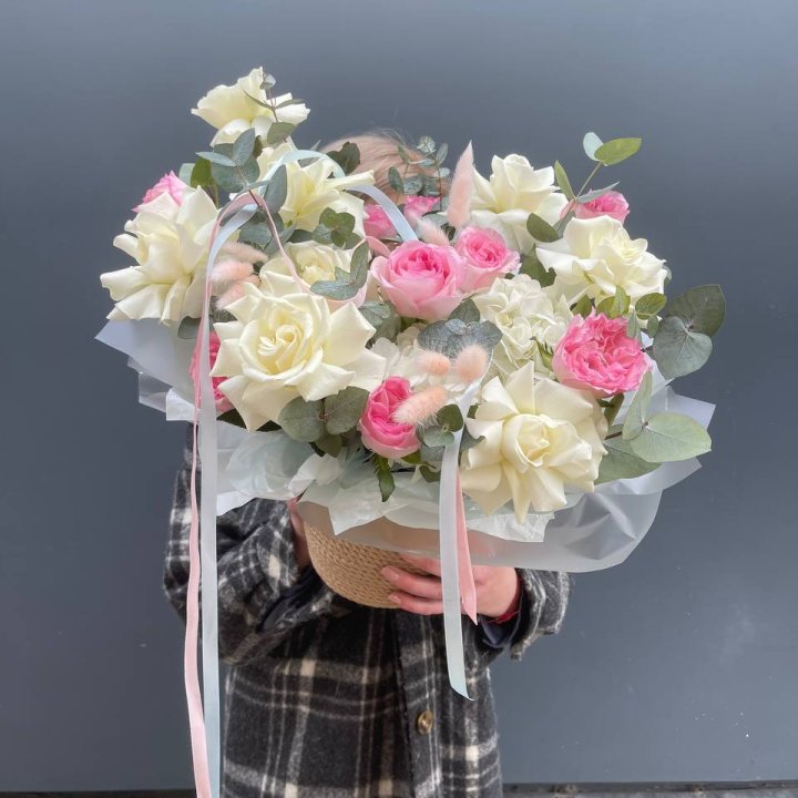 Кашпо с розами в Пензе