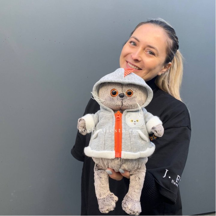 Кот Басик в толстовке в Пензе