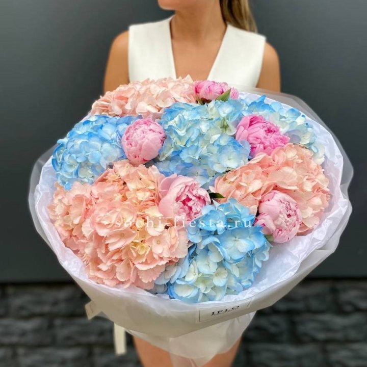 Дуобукет гортензии с пионами  в Пензе