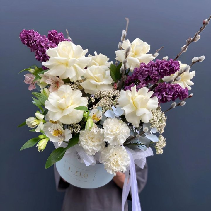 Цветочный бокс Французских роз и Сирени в Пензе