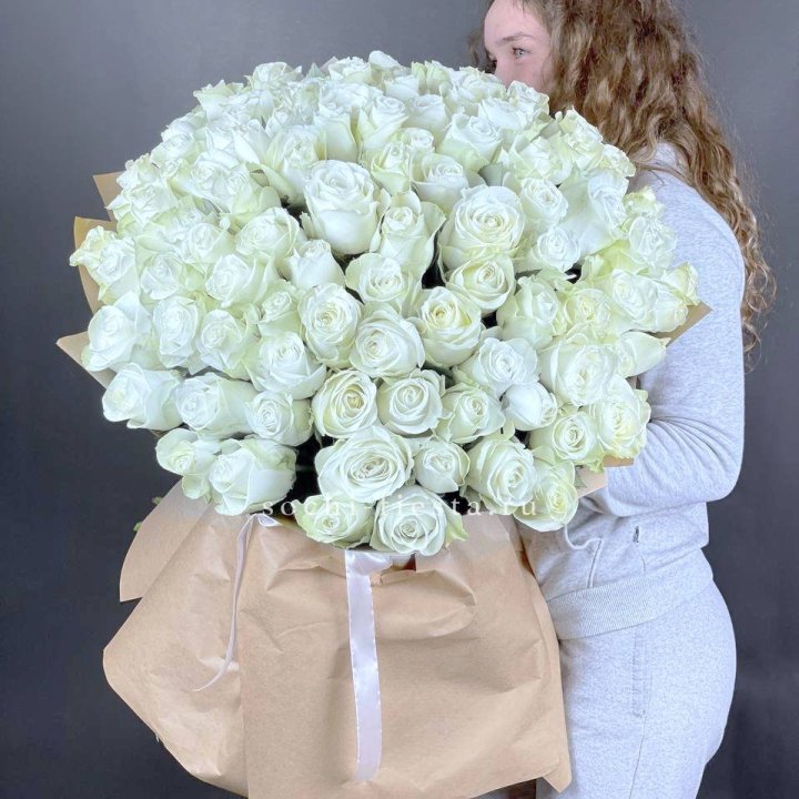 101 белая высокая импортная роза в Пензе