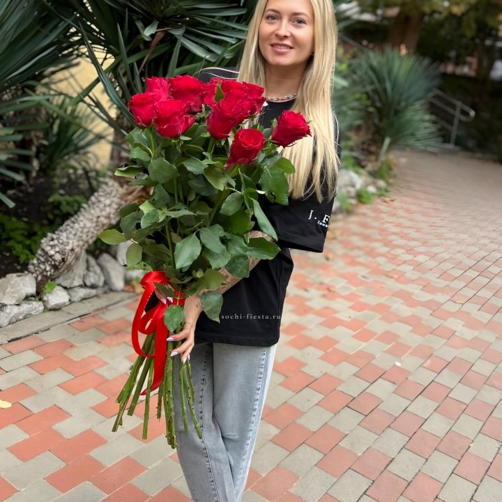 15 высоких красных роз в Пензе