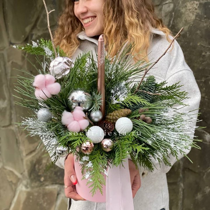 Новогодняя композиция в коробке пинк в Пензе