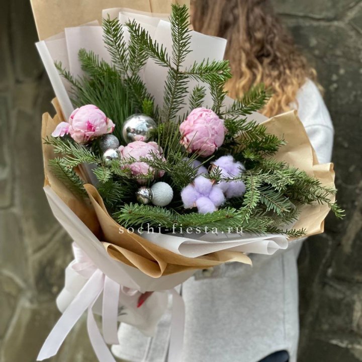 Новогодний букет с пионами  в Пензе