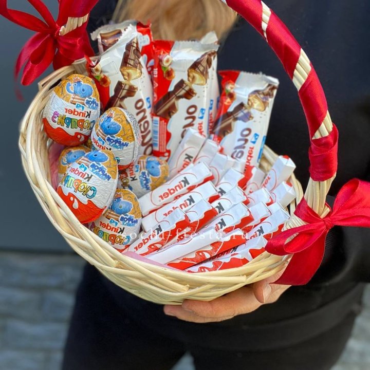 Корзина с киндерами  в Пензе