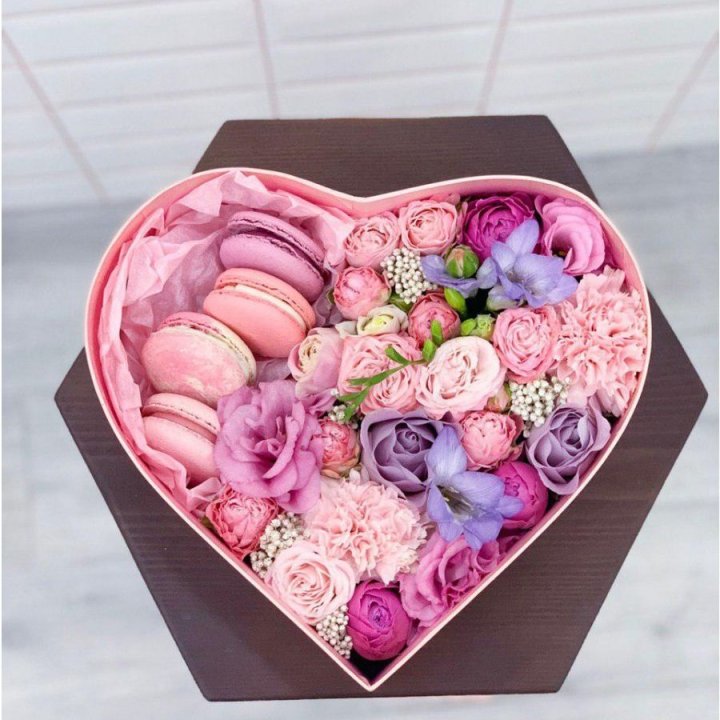 Бокс-сердце с макаронс  в Пензе