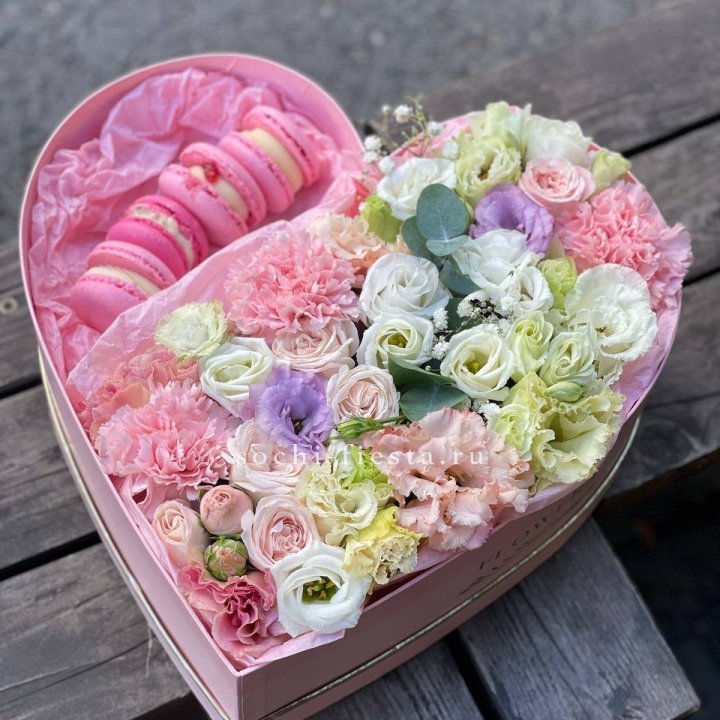Бокс-сердце с макарон "Пинк" в Пензе