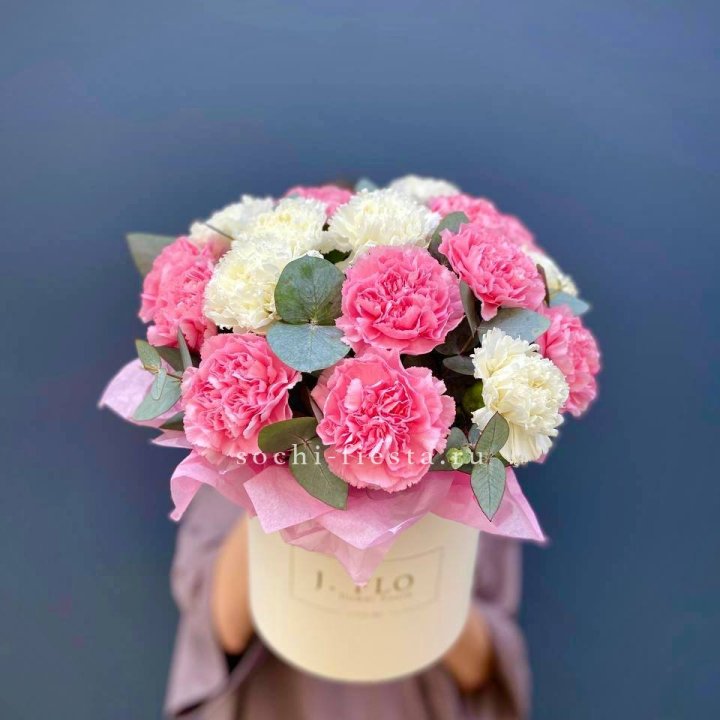 Диантусы в цилиндре в Пензе