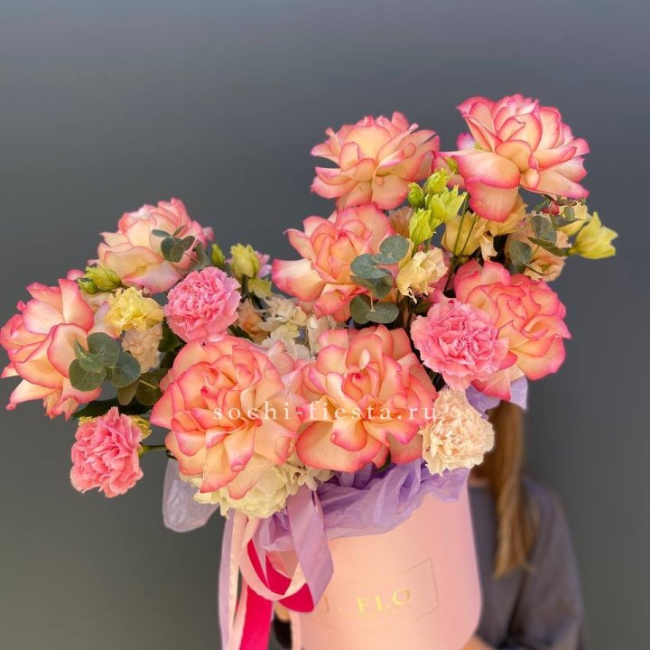 Бокс нежный с розами в Пензе