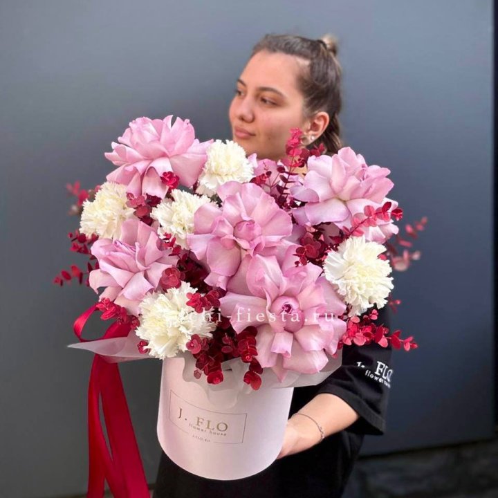 Бокс с французскими розами "Вела вита" в Пензе