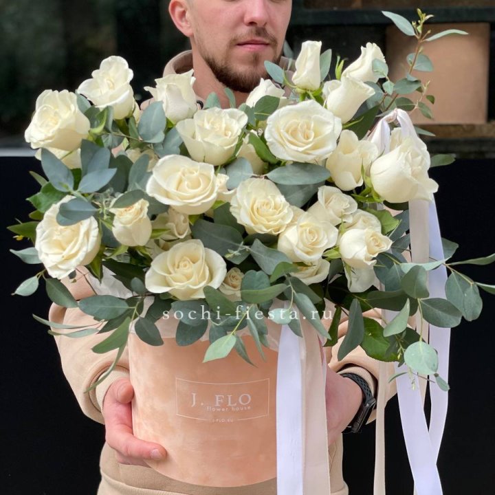 41 белая роз в бархатном боксе в Пензе