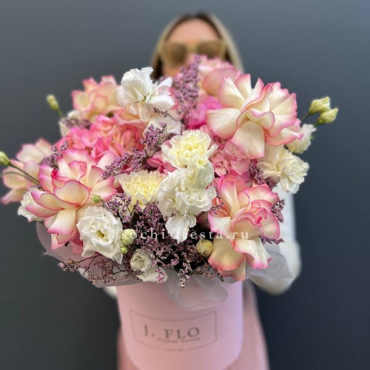 Цветочная композиция "Глория" в боксе в Пензе