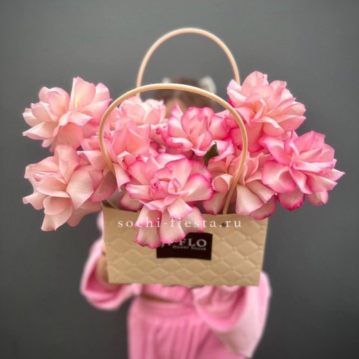 Сумочка розовых роз Венди в Пензе