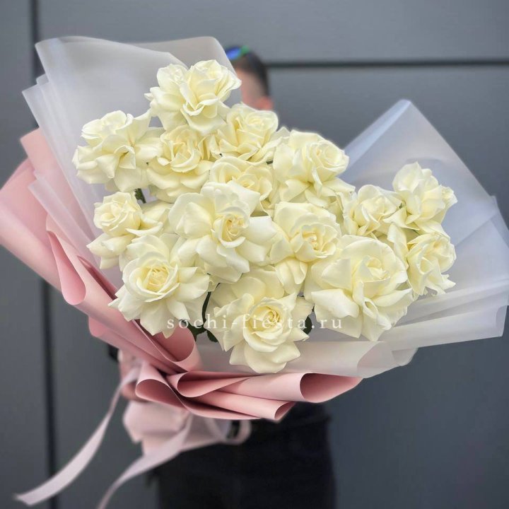 Букет из 15 французских роз Вайт дрим в Пензе