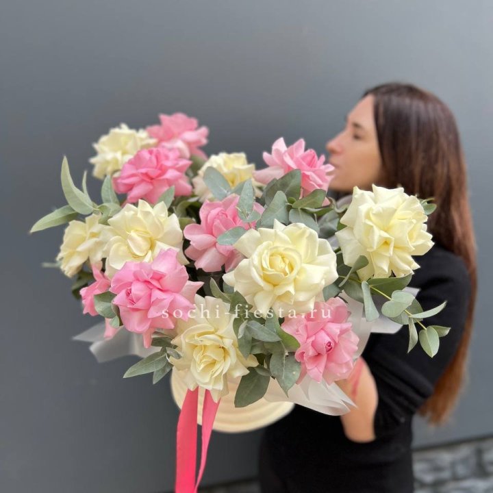 Зефирный бокс из 17 французских роз микс в Пензе