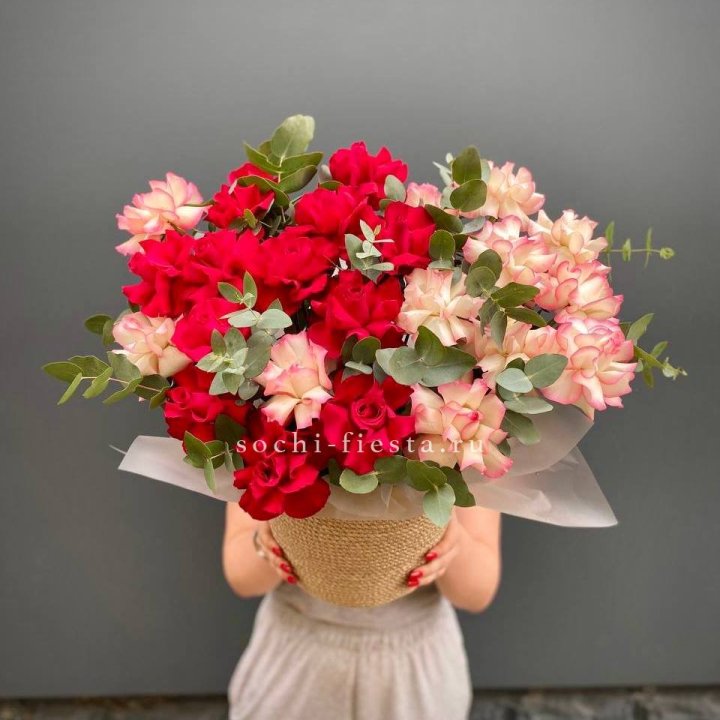 25 Французских роз в джутовом кашпо  в Пензе