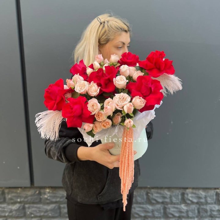 Бокс с нежными розами  в Пензе