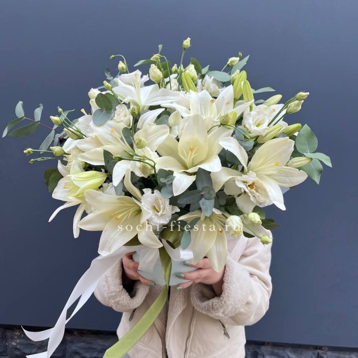 Бокс лилий и эустомы в Пензе