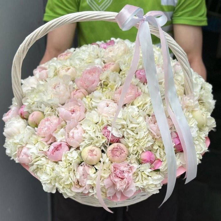 Премиум корзина гортензий и пионов в Пензе