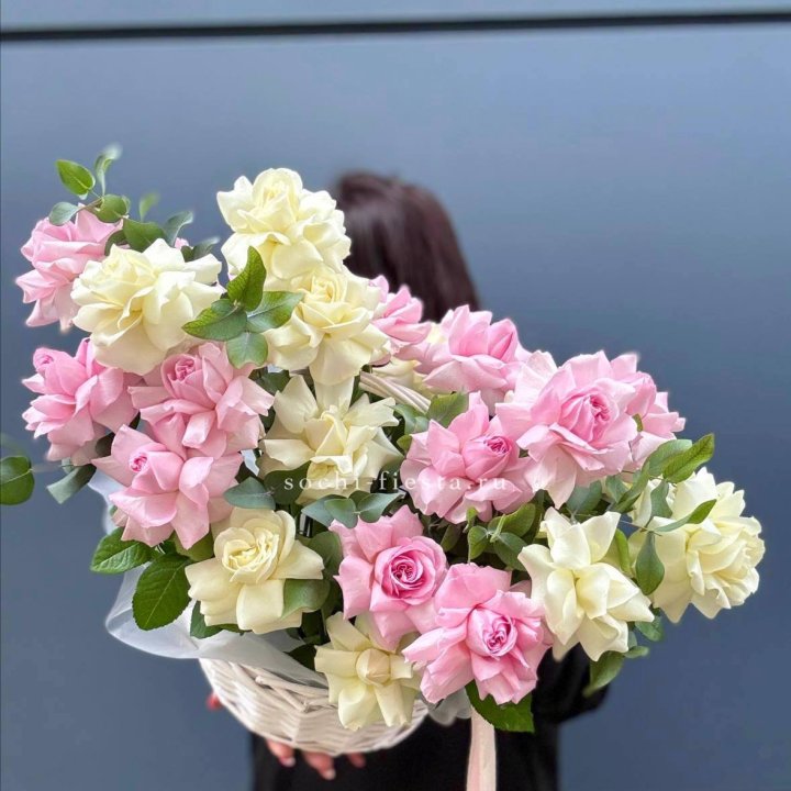 25 Французских роз в корзине в Пензе