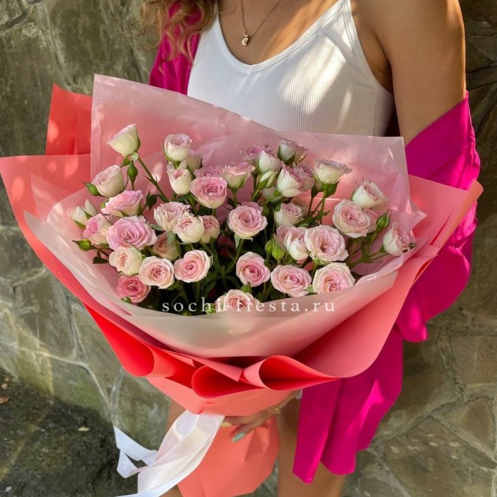 Розовые кустовые розы в Пензе