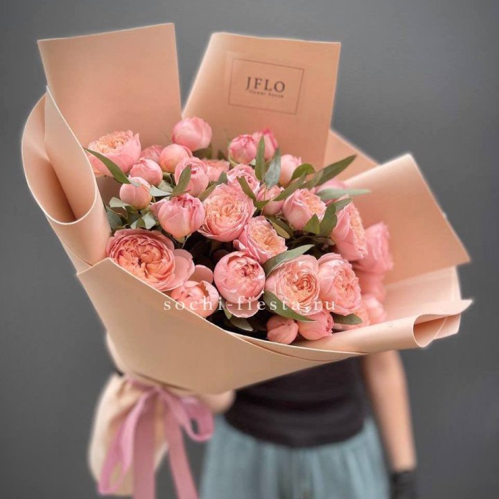 Букет из 9 кустовых роз Джульетта в Пензе