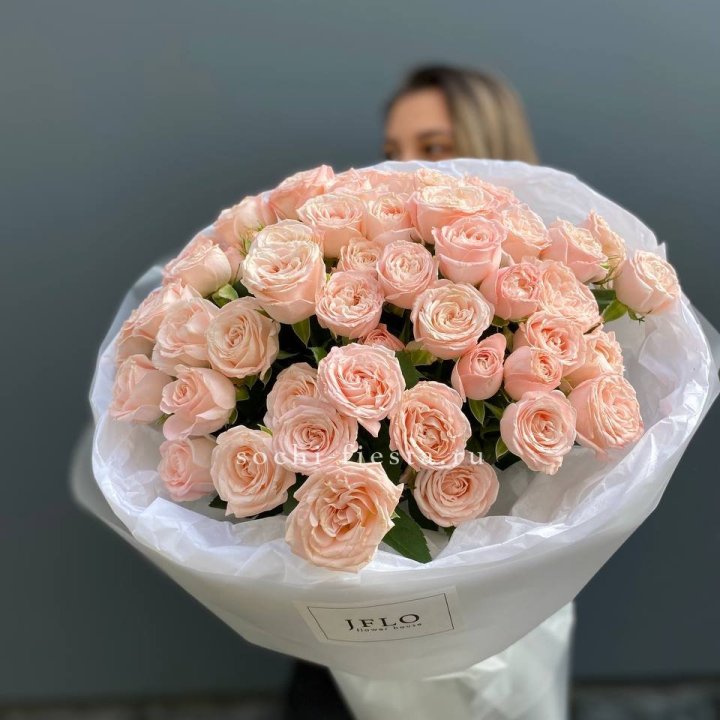 Букет кустовых роз Бомбастик в Пензе