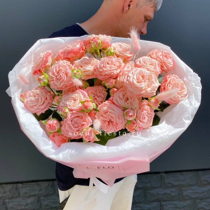 Пионовидные розы Мадам Бомбастик в Пензе