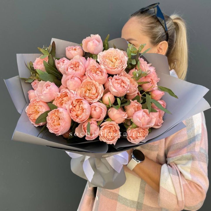Букет с пионовидными розами "Пивайн" в Пензе