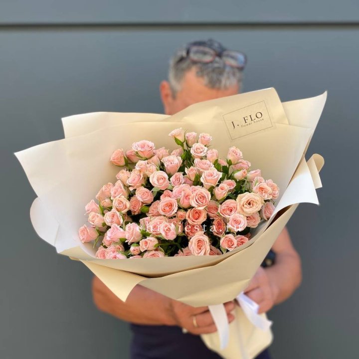 Кустовые розы леди в Пензе